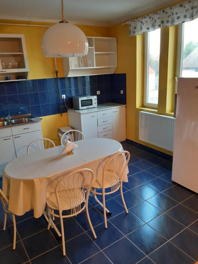 Gabor Pal 1 Apartman 1 Szoba Dunafoldvar 外观 照片