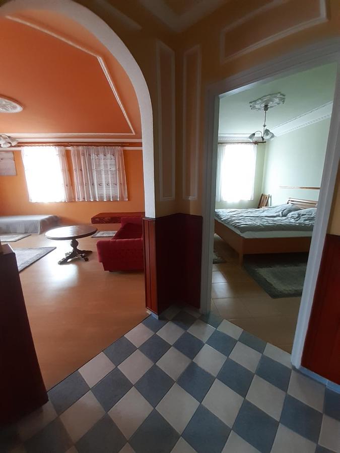 Gabor Pal 1 Apartman 1 Szoba Dunafoldvar 外观 照片